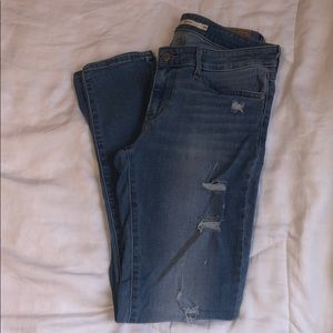 Distressed Levi’s 711 Skinny Jeans